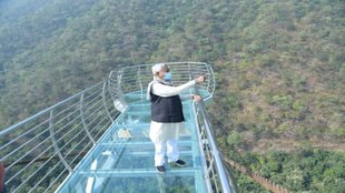 नालंदा जिले के राजगीर में नेचर सफारी और जू सफारी का निरीक्षण करते हुए मुख्यमंत्री नीतीश कुमार। (ANI File Photo)
