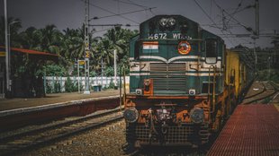 Patna To Mumbai fastest train