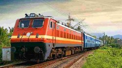 रेलवे के नियम बदले, आधार से लिंक नहीं है IRCTC अकाउंट तो टिकट नहीं होगा बुक, जानें स्टेप-बाय-स्टेप गाइड