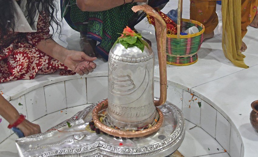 How to offer bel leaves to Lord Shiva