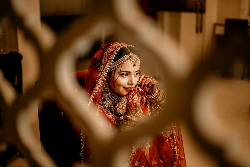 हरियाली तीज का दिन सुहागिन महिलाओं के लिए बेहद ही खास होता है। इस दिन सुहागिन महिलाएं अपने पति की लंबी उम्र और वैवाहिक जीवन में सुख-शांति के लिए व्रत भी रखती हैं। (Photo: @Stylish Mehndi Design/Insta) पुरानी मेहंदी डिजाइन से हो गई हैं बोर तो अब ट्राई करें बिल्कुल लेटेस्ट, हाथों को देख लोग कहेंगे ‘वाह’
