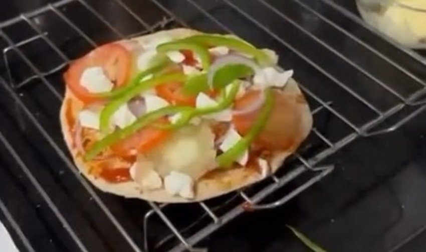 Try This Healthy Paneer Roti Pizza by Neena Gupta