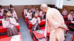 स्कूलों के विलय पर यूपी सरकार ने बदला फैसला, अब एक किमी से ज्यादा दूरी वाले और 50 से ज्यादा विद्यार्थियों वाले स्कूल नहीं होंगे मर्ज