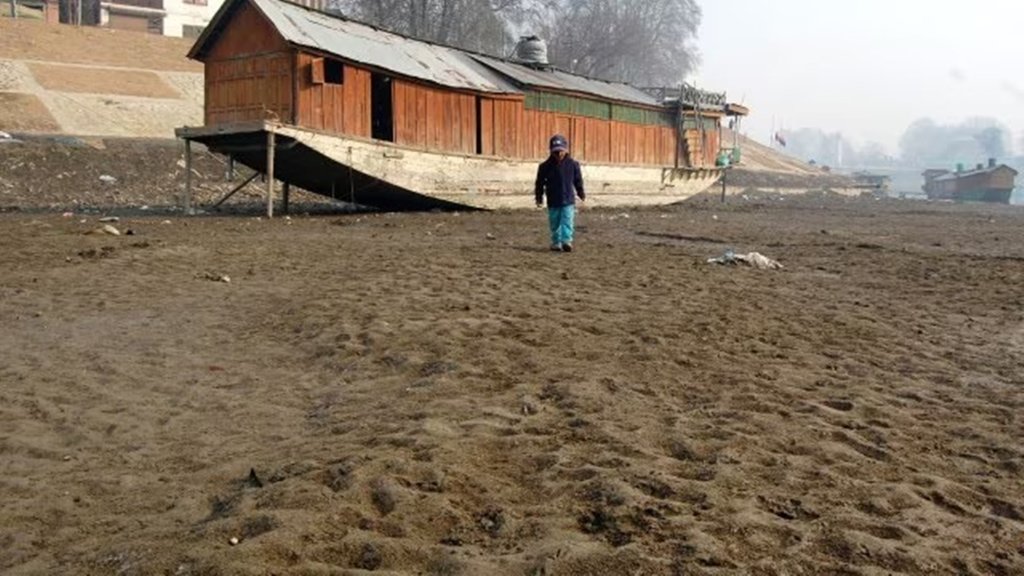 Kashmir heatwave crisis, Kashmir record AC sales, Srinagar temperature surge,