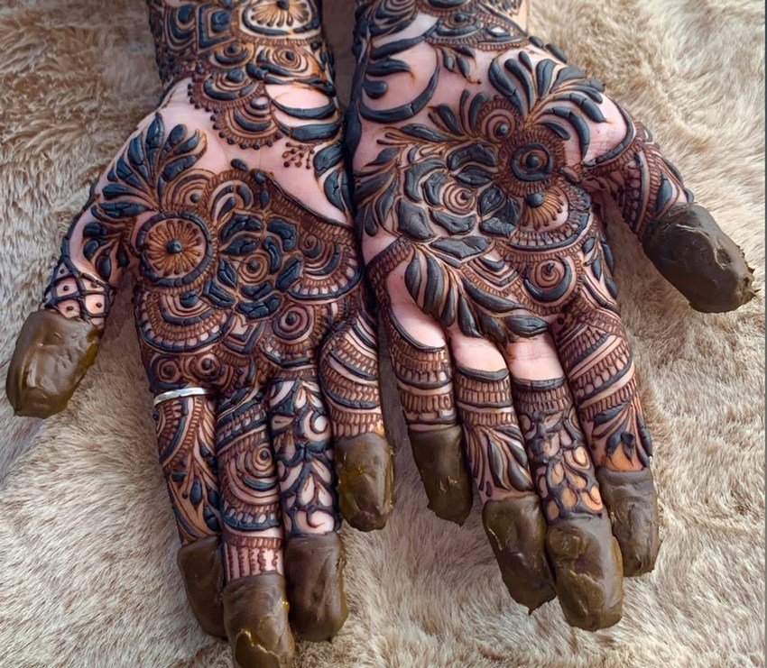 stylish mehndi 2025