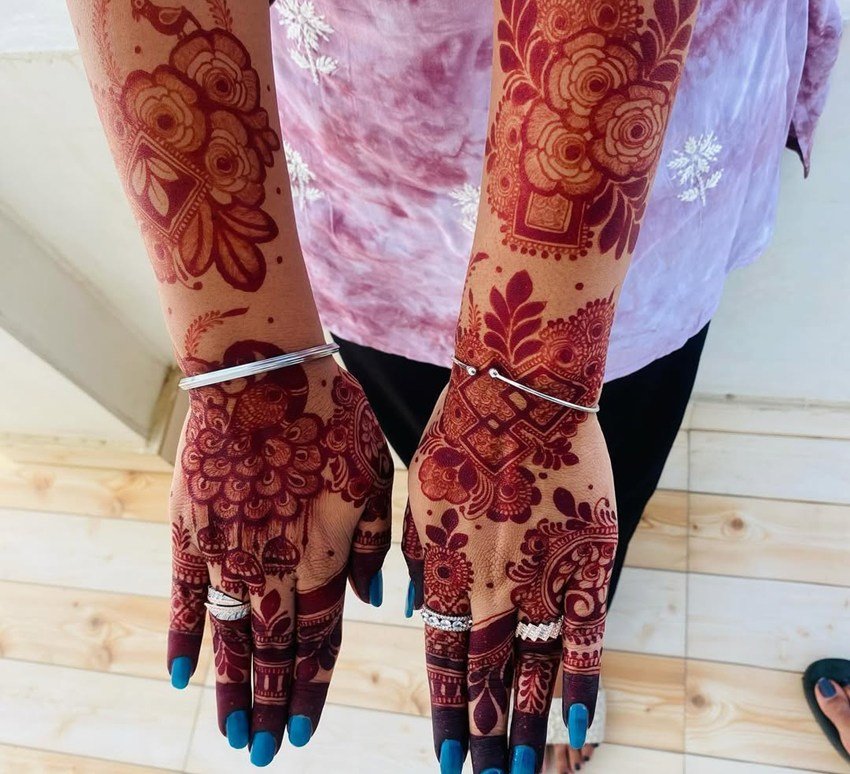 stylish mehndi for festival