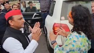 Akhilesh Yadav, Aniruddhacharya Maharaj, Shudra controversy,