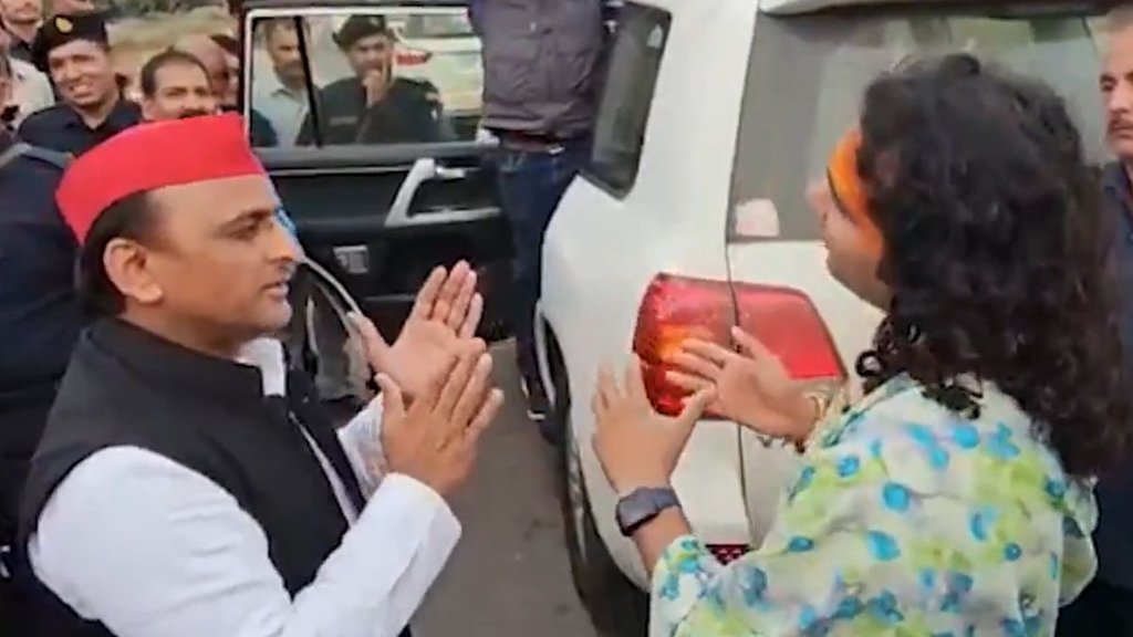 Akhilesh Yadav, Aniruddhacharya Maharaj, Shudra controversy,