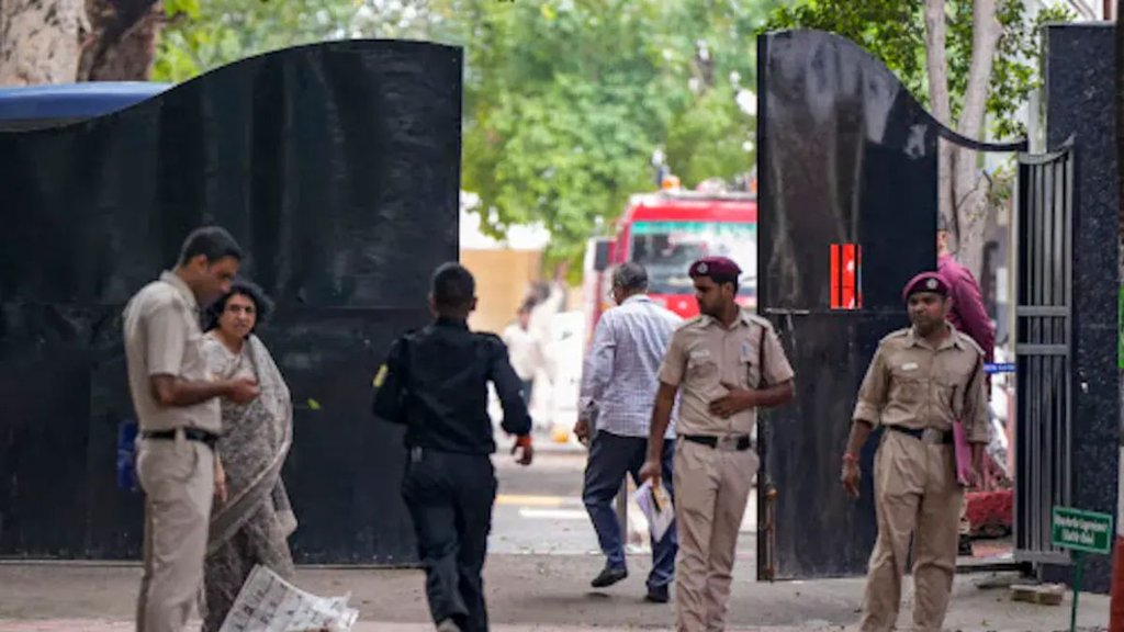 delhi school, bomb threat, delhi news