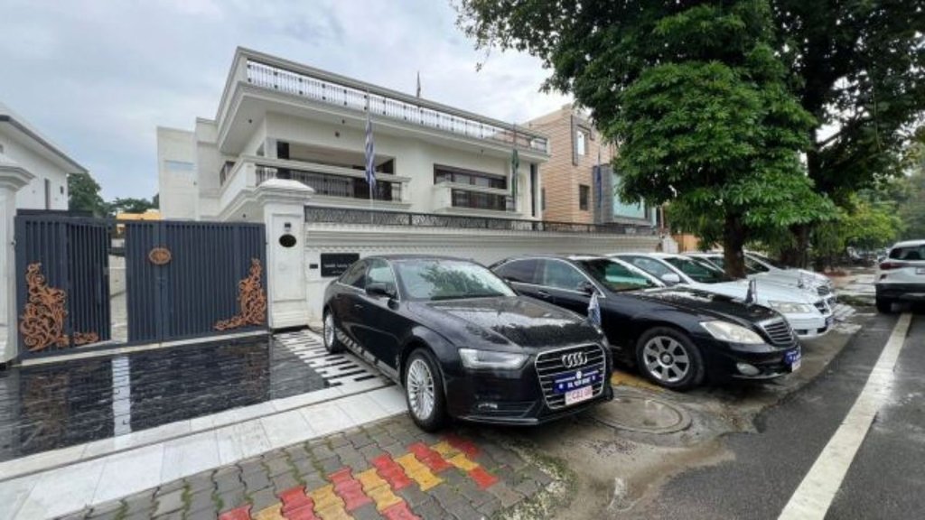 fake embassy,fake embassy busted in ghaziabad,westarctica,