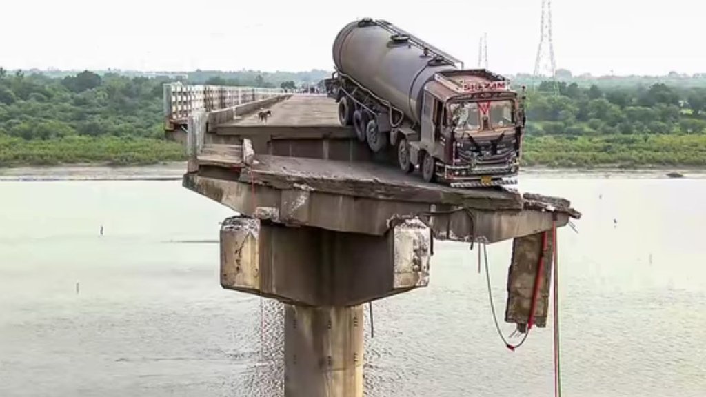 Vadodara bridge collapse 2025, Gujarat Mahisagar river bridge news, CM Bhupendra Patel
