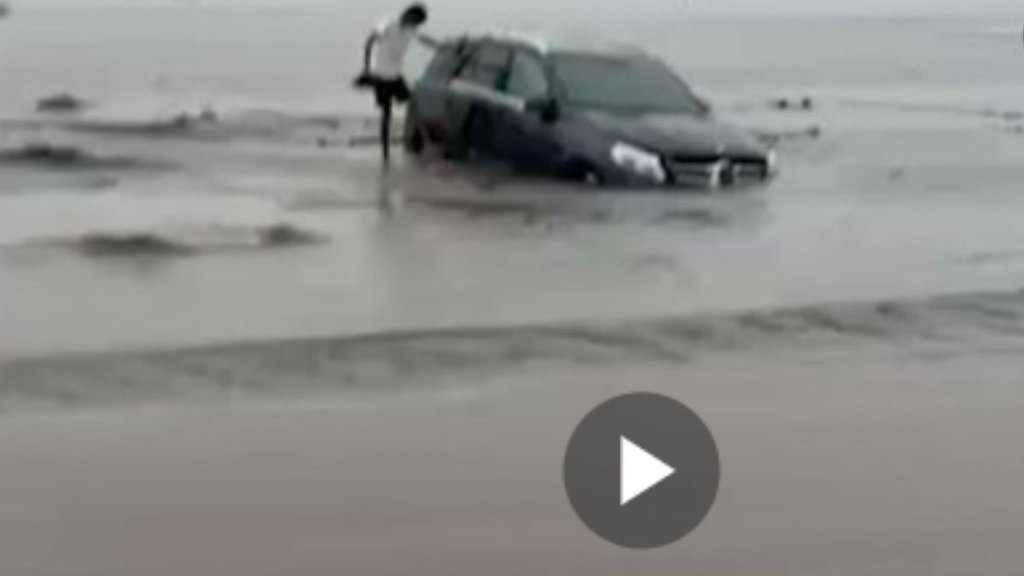 SUV, Surat, mercedes stuck in swamp, Gujarat