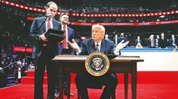 Donald Trump vs Elon Musk: पिकनिक मनाते हुए ट्रंप ने बना दिया वो कानून, जिसके सख्त खिलाफ हैं ‘दोस्त’ एलन मस्क