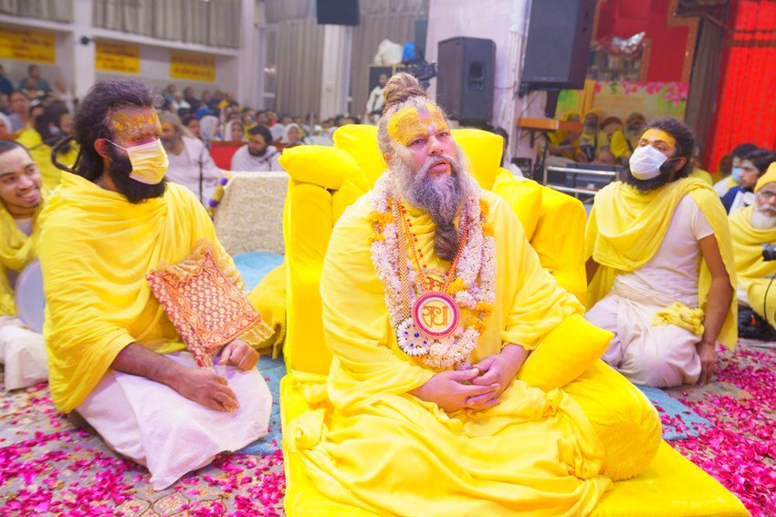 cat crosses your path,