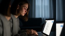 ‘AI बॉयफ्रेंड’ खोने पर महिला की दर्दनाक दास्तान, GPT-5 अपडेट ने छीना साथी, कहा- “मुझे प्यार हो गया था…”