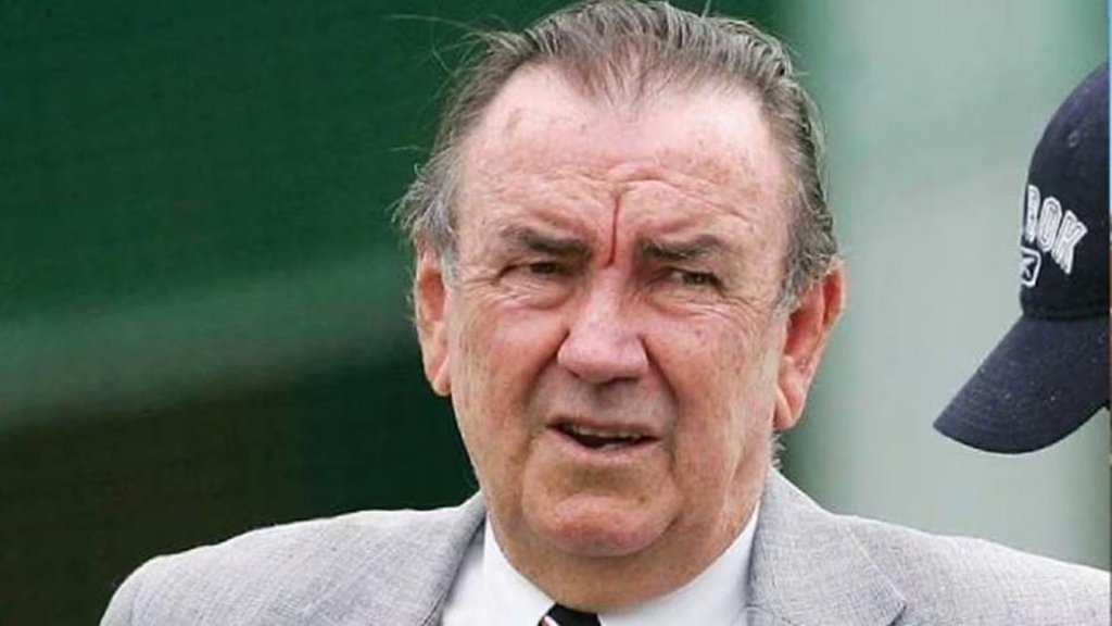 Australia cricket, Bob Simpson, Bob Simpson dies