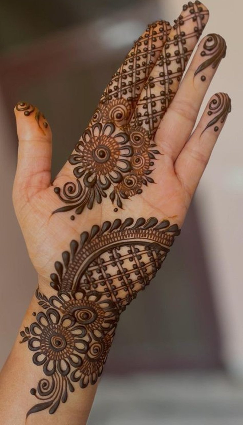 Beautiful Mehndi patterns for Rakhi