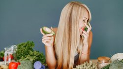 लंबे और घने बालों का राज हैं ये 5 सुपरफूड्स, खाने के बाद मिलेगी जबरदस्त चमक!