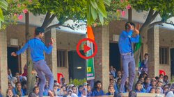 छात्र ने सपना चौधरी के गाने पर जमकर मटकाया कमर, डांस का Viral Video देख दंग रह गई इंटरनेट की पब्लिक, कहा – भाई नाच तुम रहे, शर्म हमें आ रही