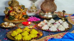 गणेश चतुर्थी 2025: बप्पा को लगाएं मावा मोदक का भोग, यहां से नोट करें आसान रेसिपी