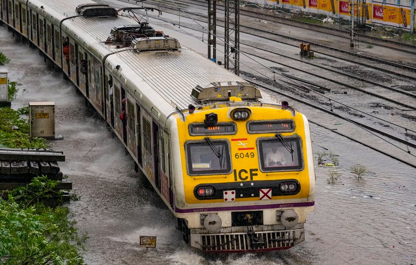 Mumbai heavy rain image
