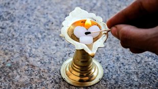 How Burning Camphor Purifies the Air and Brings Mental Peace