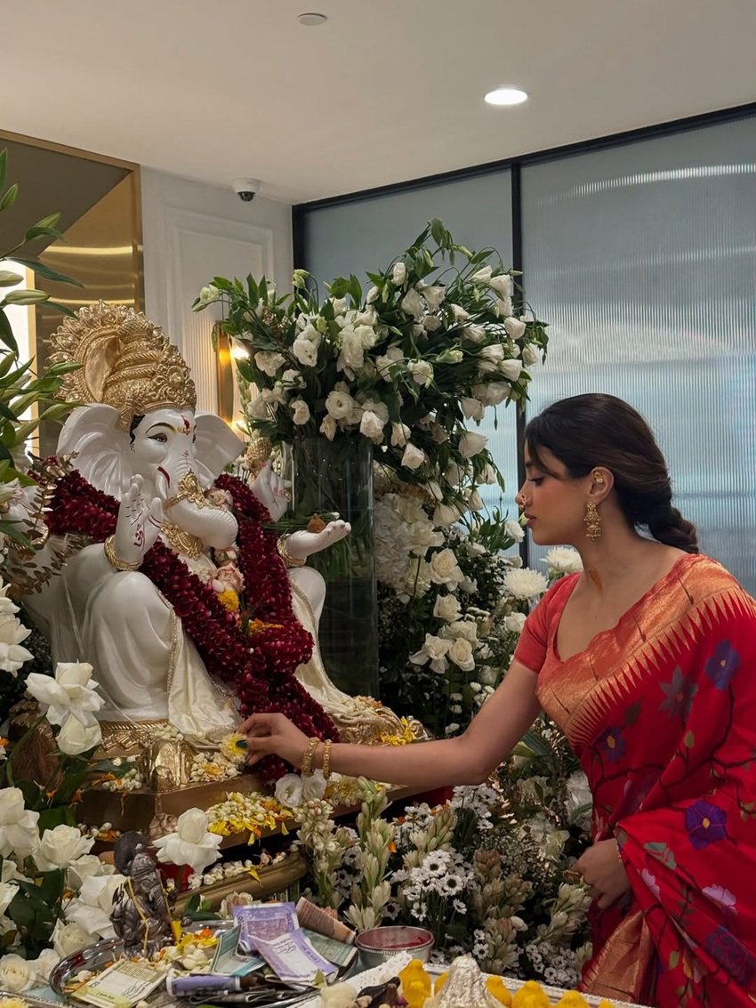 Janhvi Kapoor red saree photos