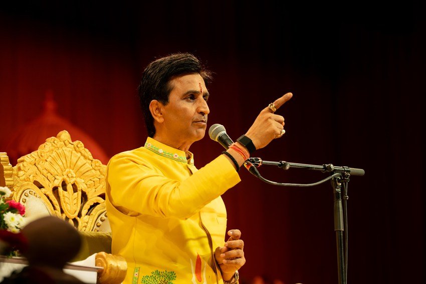 Kumar Vishwas Poem Fees