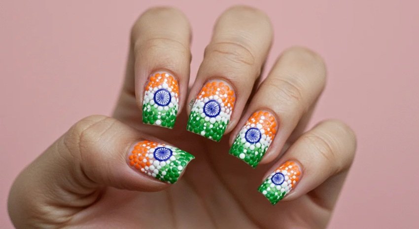 Make small dots on the tricolor base