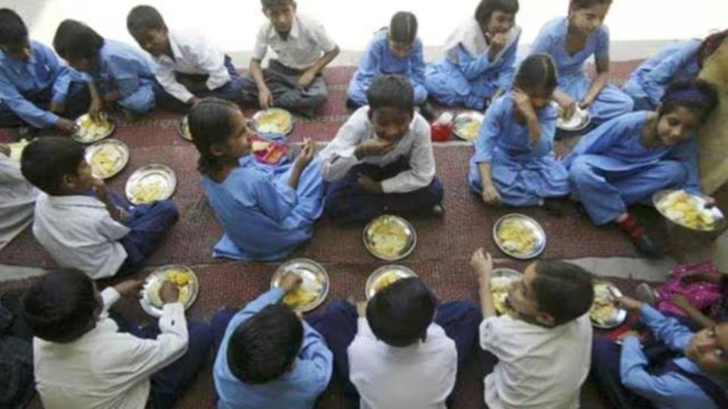 अदालत ने मीडिया में आई उन खबरों पर स्वत: संज्ञान लिया था जिनमें कहा गया था कि छत्तीसगढ़ के बलौदा बाजार जिले में कुत्ते द्वारा चाटा गया खाना खाने के बाद 84 बच्चों को टीके लगाए गए।