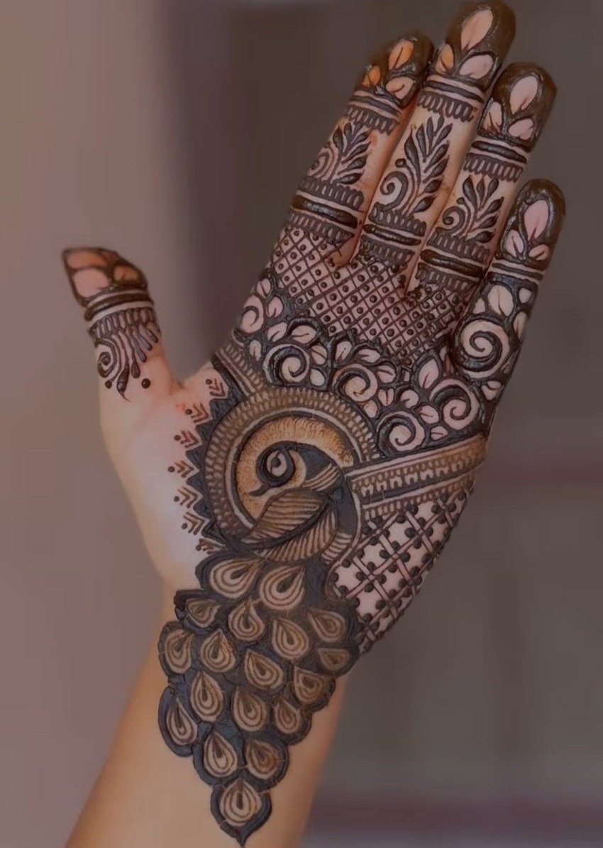 Radha-Krishna Themed Mehndi Designs for Janmashtami