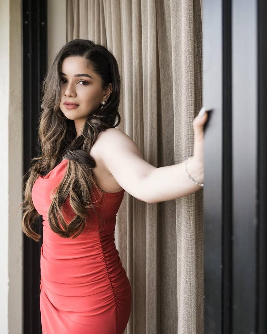 Sara Tendulkar, Sara Tendulkar Photos, Sachin Tendulkar Daughter Sara Tendulkar Glamorous Pictures