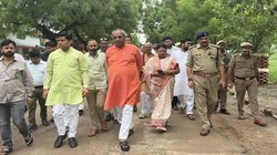 संपादकीय: उत्तर प्रदेश में बाढ़ से लोग बेघर, खेत डूबे… और मंत्री बोले—गंगा मैया तो खुद दरवाजे पर आ गई हैं
