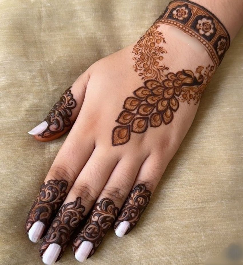 Stunning Radha-Krishna Mehndi Ideas for Janmashtami 2025