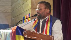 स्वामी प्रसाद मौर्य को माला पहनाकर मारने की कोशिश करने वाला युवक कौन है?