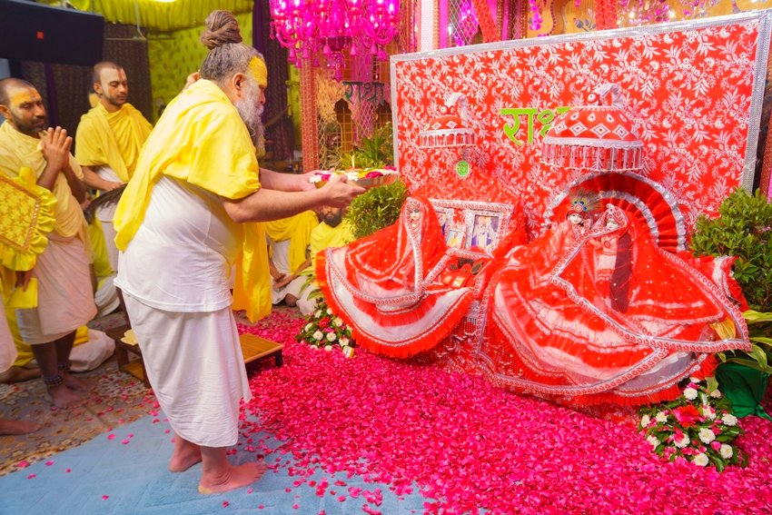 Traditional Bhog Items That Please Lord Krishna on Janmashtami