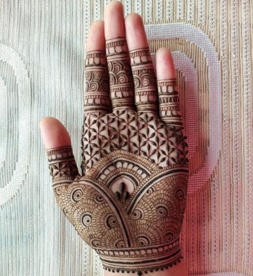 Trendy Mehndi Designs to Make Your Raksha Bandhan Extra Special