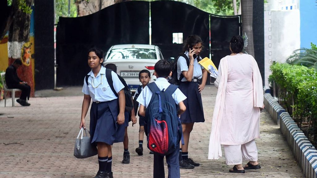 UP School Closed, UP School News, School Closed News, Uttar Pradesh School,