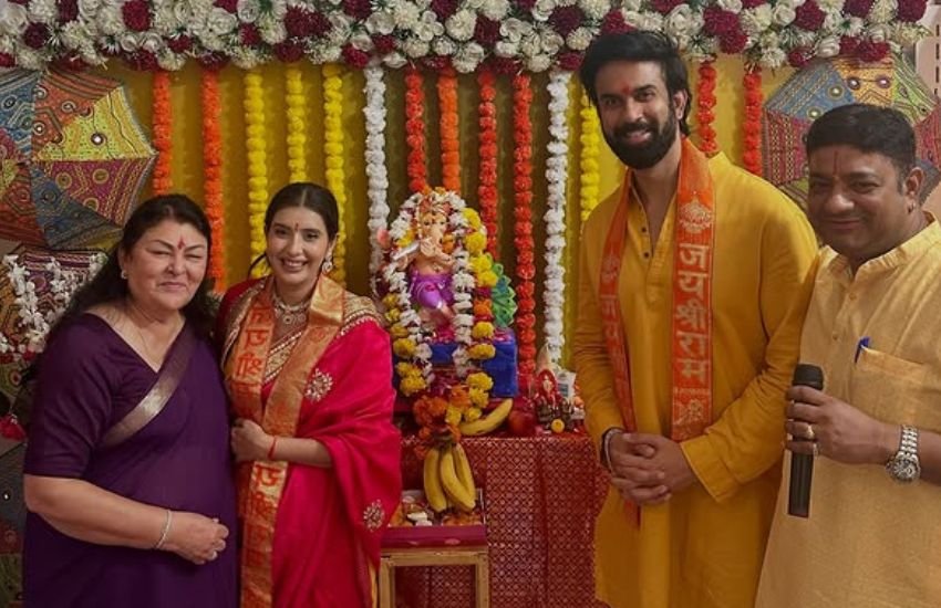 charu with rajeev and his mother shubra