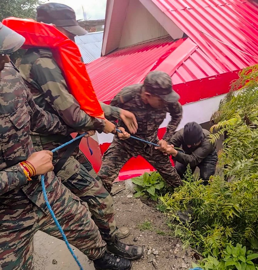 SDRF NDRF rescue in Uttarkashi