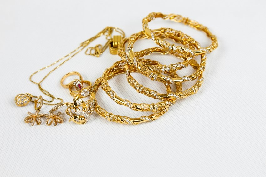 Why Gold Is Considered Inauspicious for Certain Zodiac Signs and Professions