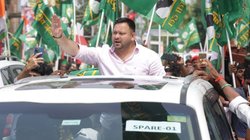 तेजस्वी यादव ने बीच यात्रा में इस विधायक का काट दिया टिकट, समर्थक ने की थी मांग