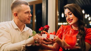 National Couple's Day 2025 | Special Relationship Tips | how to impress girl on first date