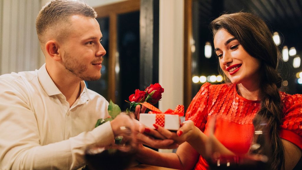 National Couple's Day 2025 | Special Relationship Tips | how to impress girl on first date