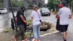 गुरुग्राम में विदेशी नागरिकों ने चलाया स्वच्छता अभियान, बोले- भारत एक अद्भुद देश लेकिन…