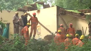 nizamuddin | delhi | dargah roof fell | people died |