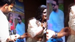 ‘सइयां सेवा करे’ एक्ट्रेस अंजलि की कमर छूते करते नजर आए पवन सिंह, वीडियो देख भड़के यूजर्स