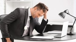 मल के साथ खून आना और एनस में खुजली होना Piles के हो सकते हैं लक्षण, बीमारी पर पाना है काबू तो इन 4 फूड्स से करें तौबा, डाक्टर ने बताया उपचार