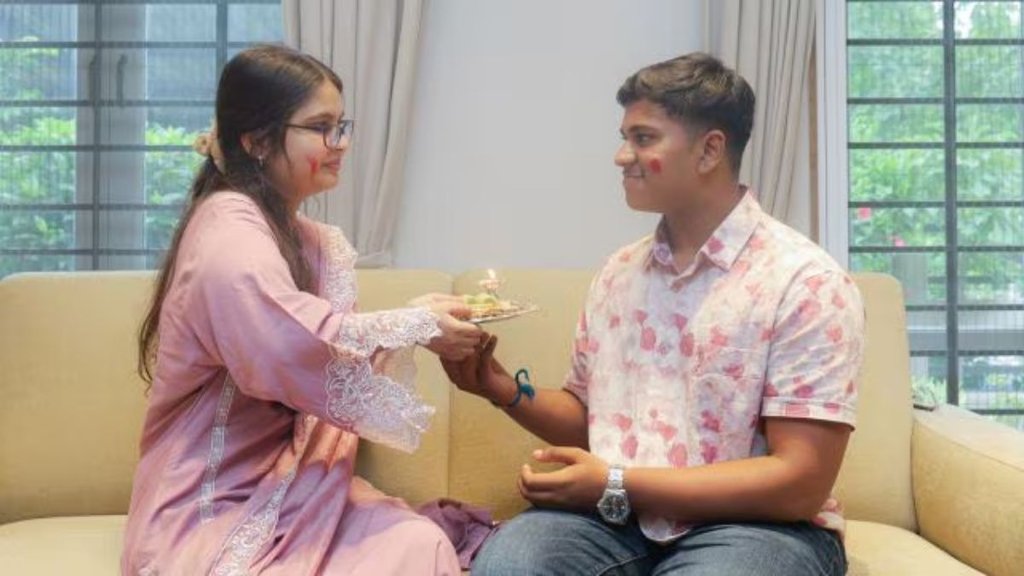hand transplant Valsad, Muslim teen ties rakhi to Hindu in Valsad,