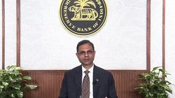 ‘ग्लोबल GDP ग्रोथ में भारत का योगदान 18 फीसदी जबकि अमेरिका का 11 फीसदी…’, डेड इकोनाॅमी वाले बयान पर RBI गवर्नर ने ट्रंप को दिखाया आईना